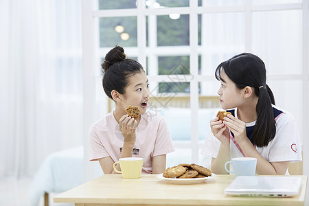 一起吃早饭的女闺蜜图片