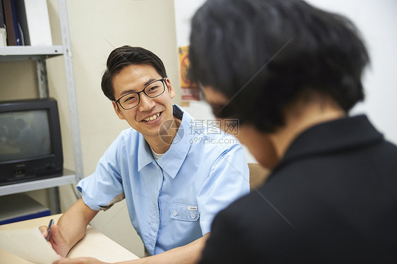 面谈采访便利店店员图片