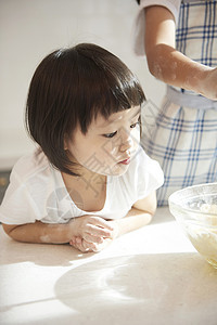 朋友孩子兄弟姐妹玩耍烹饪图片