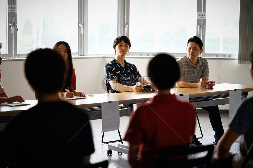 剧院试镜演员的考官们图片