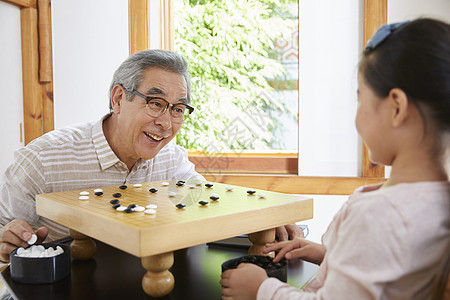 快乐住房围棋祖父孙女图片