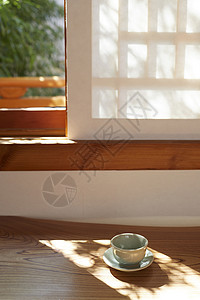 传统静物桌子茶杯图片