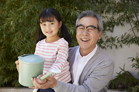 分钟评价强烈的感情祖父孙女图片