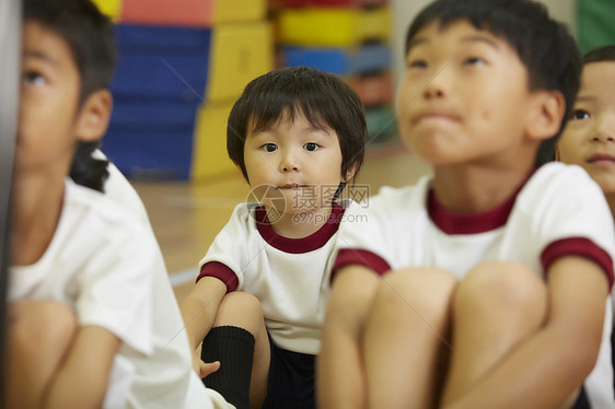 跳马人物教室孩子们在体育课教学教学故事图片