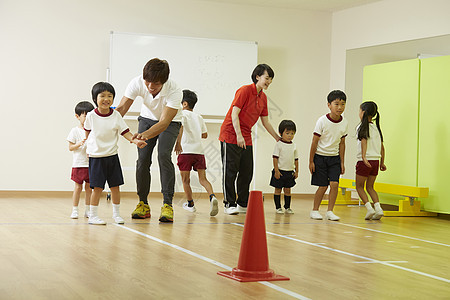 体操课堂教学培训孩子的教练图片