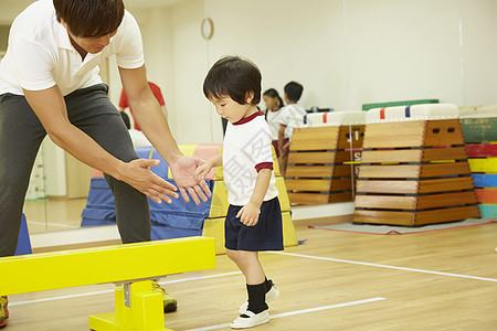 健身小朋友体育体操教室平均平衡孩子背景图片