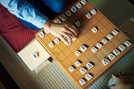 下日式象棋手部特写图片