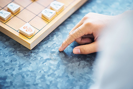 下日式象棋手部特写图片