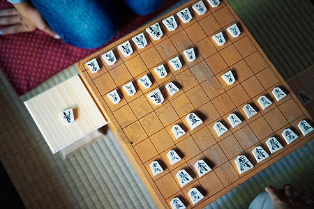 下日式象棋手部特写图片