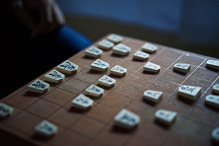 下日式象棋手部特写图片