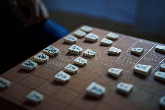 下日式象棋手部特写图片