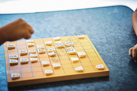 下日式象棋手部特写图片