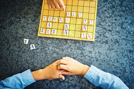 下日式象棋手部特写图片