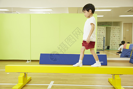 幼儿园儿童班级工作垫子体操教室平均平衡孩子图片