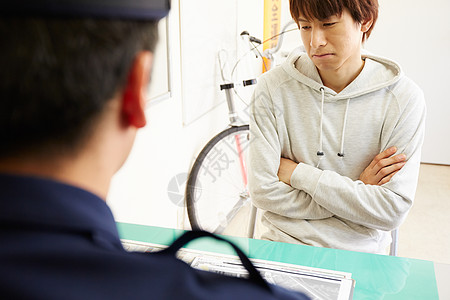 咨询人物商业男子在警察的箱子里说话图片