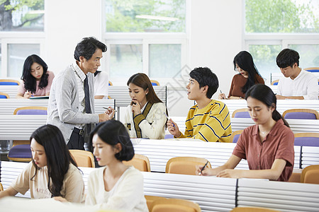 老师指正学生作业图片