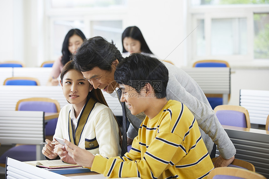 探讨芝加哥公牛未来趋势中教练战术体系的演变与适配性