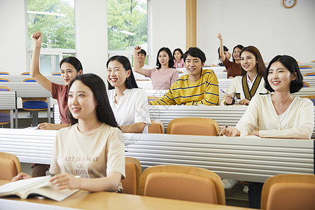 教授和大学生讨论问题图片