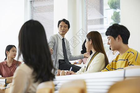 老师给学生们讲课图片