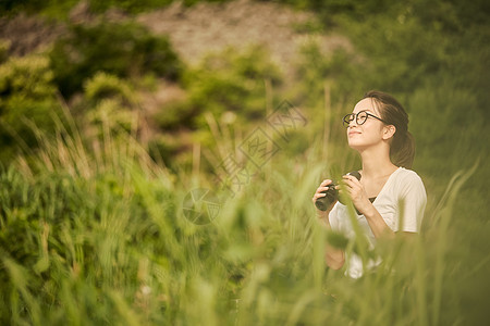 自驾游旅行背包客旅游拍照图片