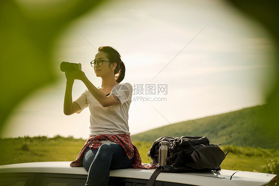 自驾游旅行背包客旅游拍照图片