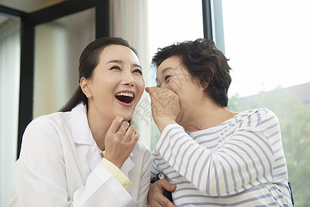 女医生安慰病人图片