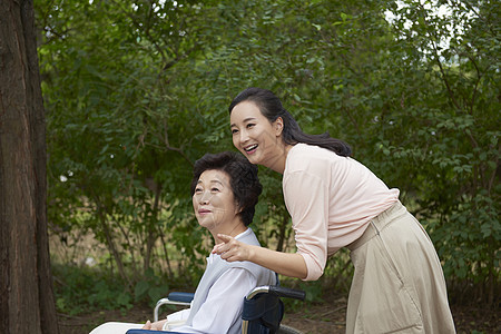 亚洲人户外的分庭律师医疗母亲女儿图片