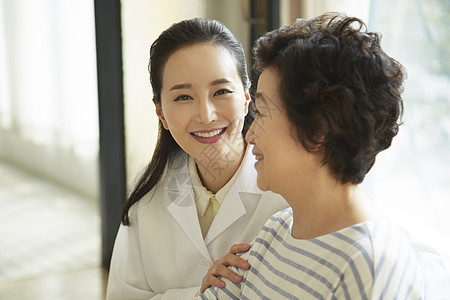 亚洲人成年女子医疗医生病人图片