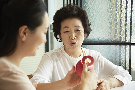 新生代前视图在一起妈妈女儿图片