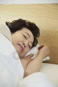 睡眠放松老年人图片