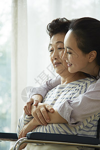 幸福快乐的母女二人图片