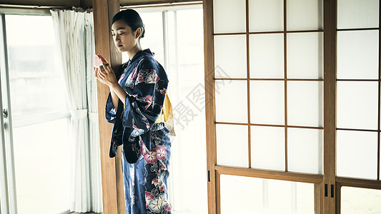 穿着日式服装的少女图片