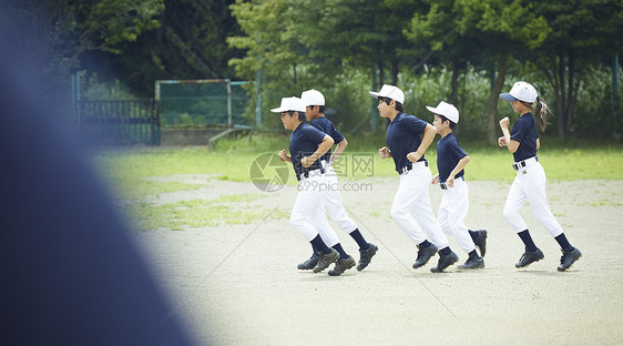 小学生成人校园男孩棒球练习运行图片