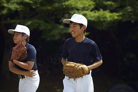 课外练习打棒球的男孩们图片