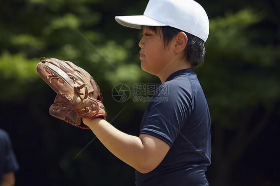 课外练习打棒球的男孩们图片
