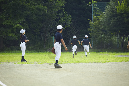 少年棒球接触比赛防守图片