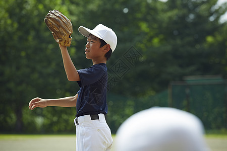 学龄儿童文稿空间小学男孩棒球运动员实践的投球画象图片