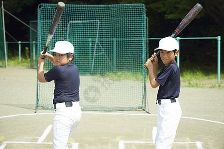 俱乐部活动制服训练练习击球棒球的孩子图片