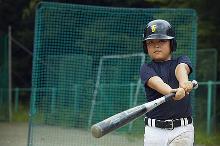 幼崽棒球选手训练男孩棒球击球手画象图片