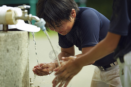 肖像学龄儿童小朋友男孩棒球断裂水男孩洗涤的面孔图片