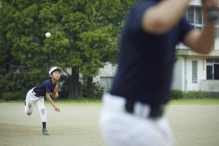 人物安全帽投球男孩棒球比赛投手图片