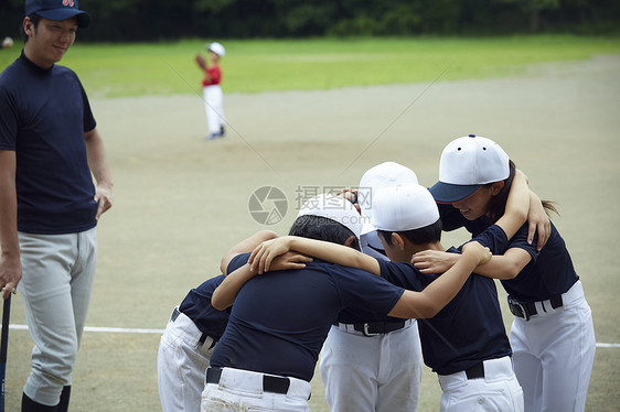 人类团结一致马车shonen棒球比赛形成一个圆圈的成员图片