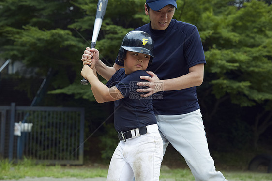 少年棒球联合会男人们清新男孩棒球男孩练习击球图片