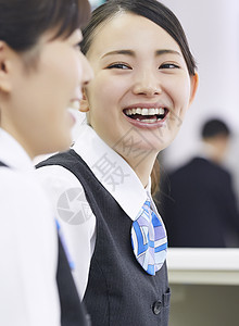 笑容灿烂的女银行职员图片