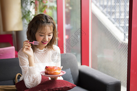 咖啡厅吃甜点的妇女下午茶时间高清图片素材
