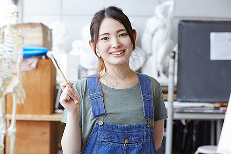 美术女学生图片