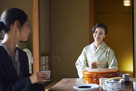 谈话和服情报客栈的女主人图片