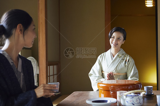 谈话和服情报客栈的女主人图片