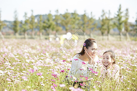 花丛里的母女图片