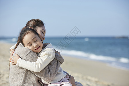 坐假期毒蛇母亲女儿旅行海洋图片